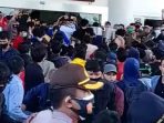 Tolak Omnibus Law, Mahasiswa Geruduk Gedung DPRD Kutim