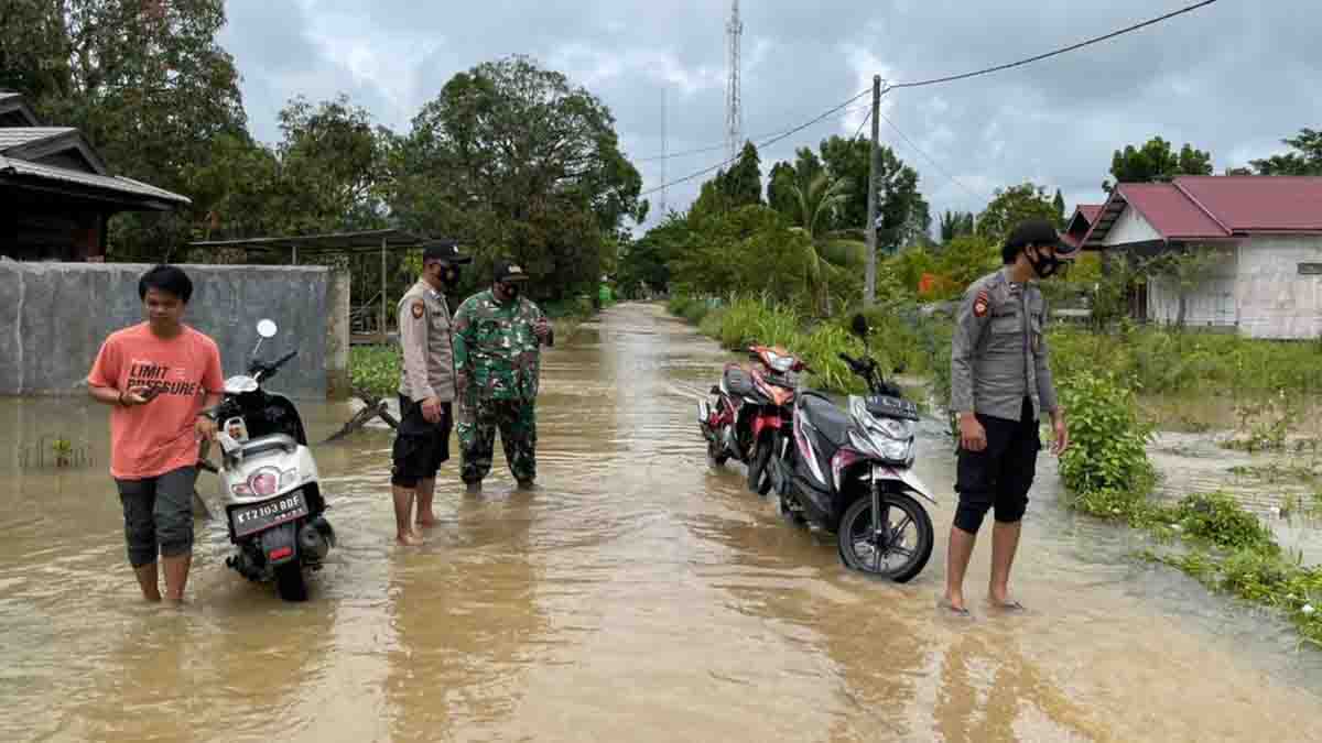 Hujan Berkepanjangan Akibatkan Air Sungai Meluap