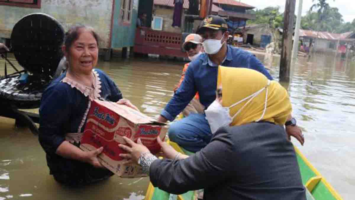 Ketua DPRD Kutim dan Rombongan Dewan Tinjau Banjir