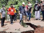 Ardiansyah Tinjau Lokasi Jalan Ambles ke Kecamatan Rantau Pulung
