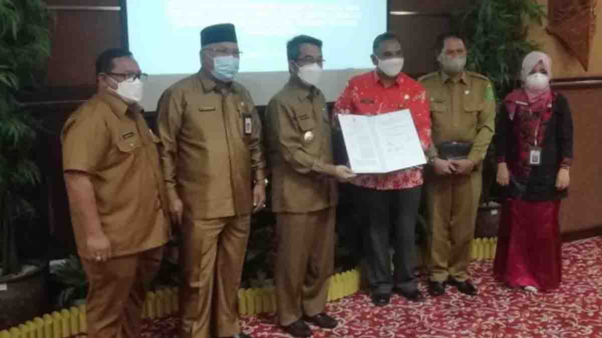 Pemkab Kutim dan Pemprov Kaltim Teken MoU Pembangunan Daerah