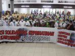 Ratusan Karyawan RSUD Kudungga Berunjuk Rasa